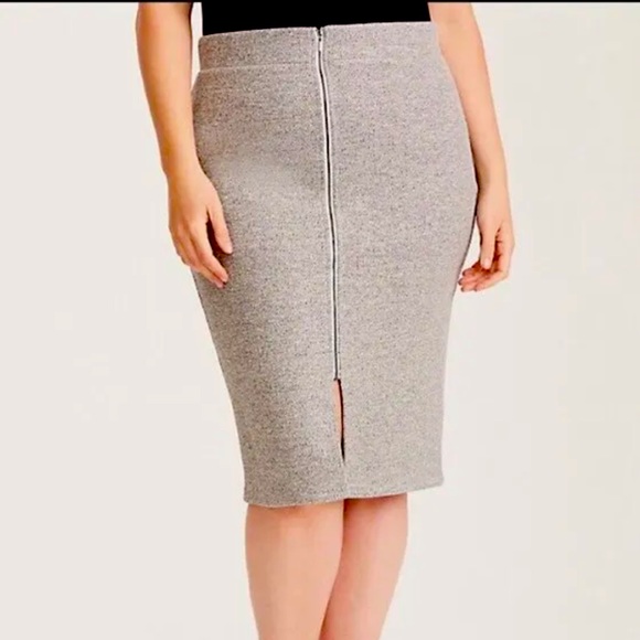 ——S0LD on MERC —-Torrid Heather Gray Ribbed Zip Front Pencil Skirt Womens - Picture 2 of 6
